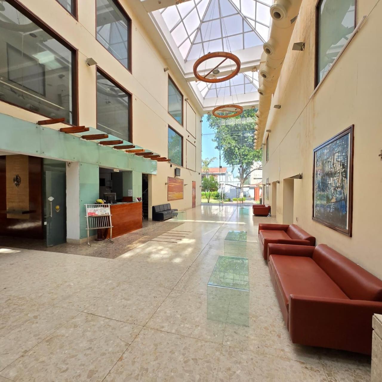 The Sky Imperial, Gandhinagar Otel Dış mekan fotoğraf