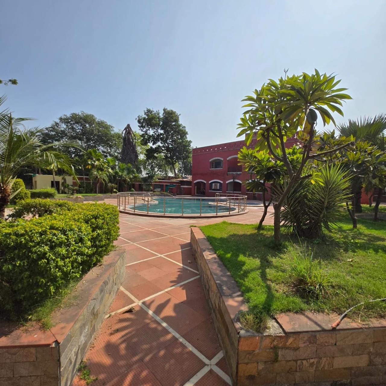 The Sky Imperial, Gandhinagar Otel Dış mekan fotoğraf