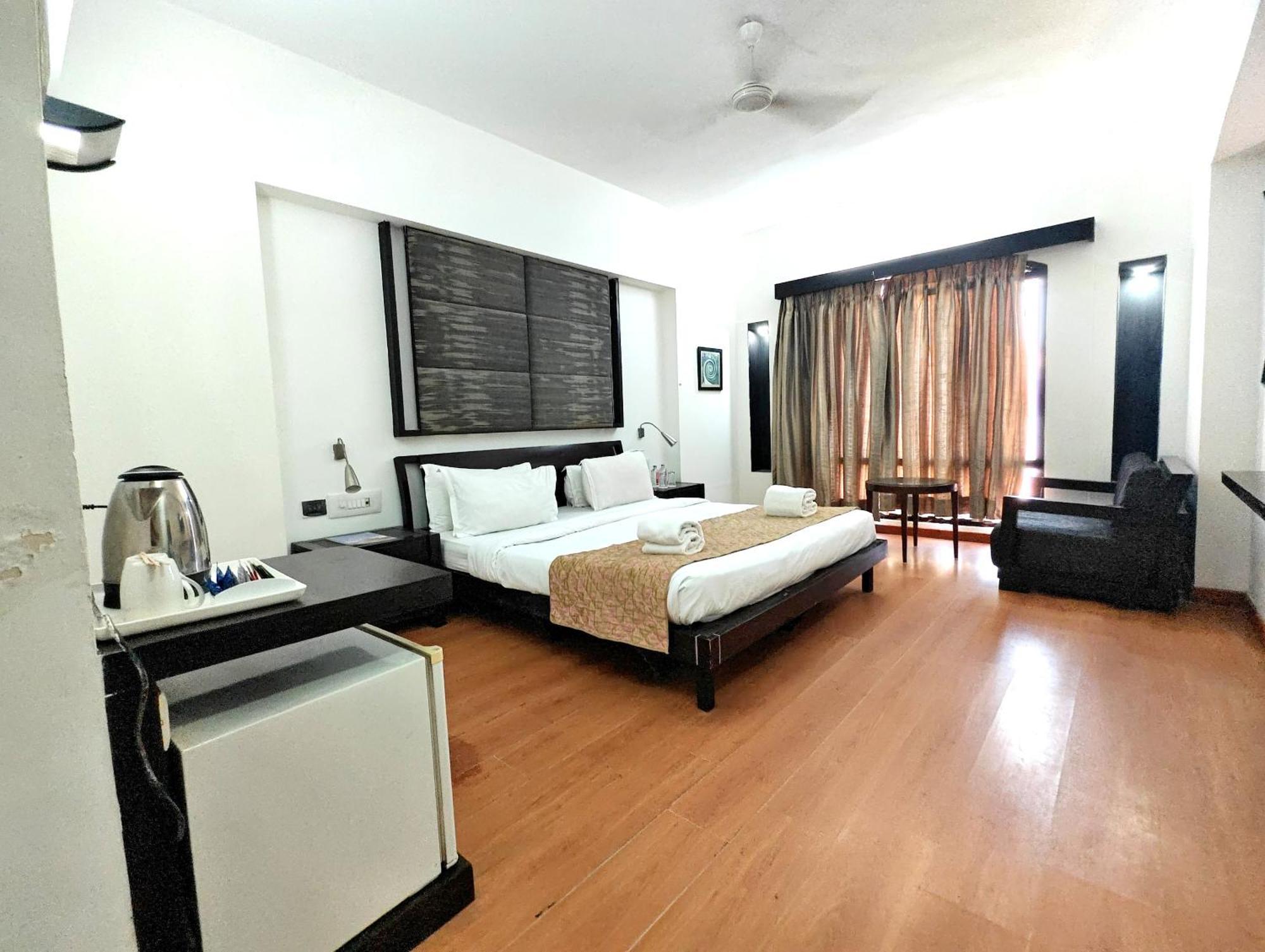 The Sky Imperial, Gandhinagar Otel Dış mekan fotoğraf